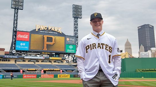 Davis signs for $6.5M, sets goal to be 'best leader I can be' taken at PNC Park (Pirates)